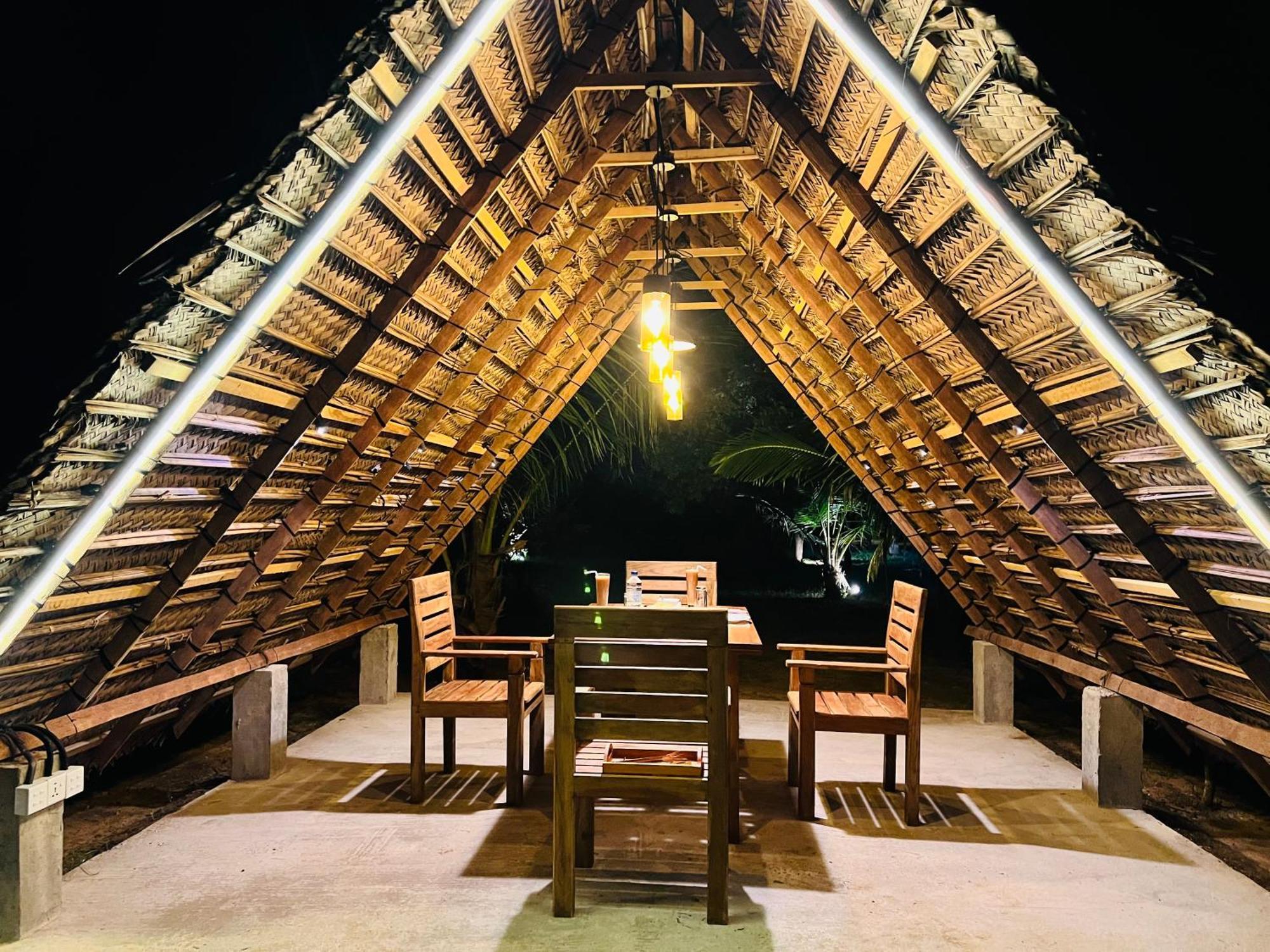 Kingfisher Beach Resort-Yala キリンダ エクステリア 写真